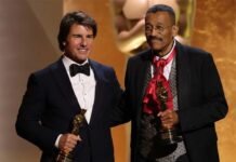 Tom Cruise receives Oscar